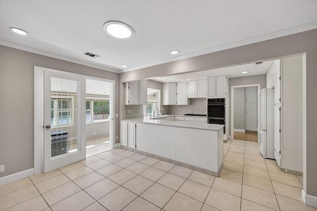 6730 Lakeview Dr, Carmichael, CA 95608