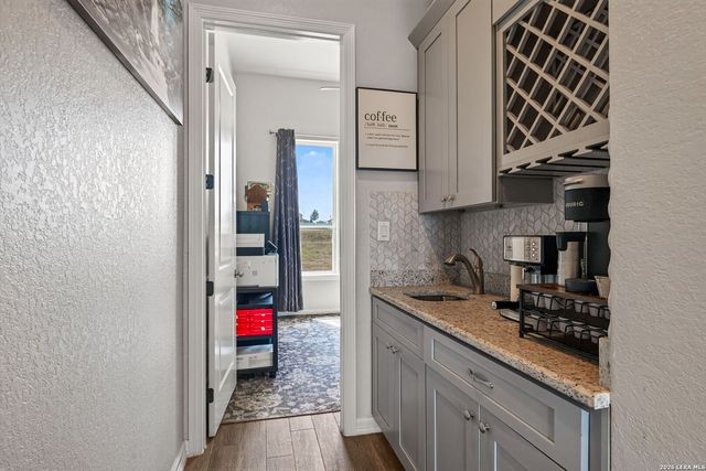 726 Abbott Cv, St Hedwig, TX 78152