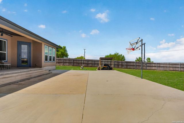 726 Abbott Cv, St Hedwig, TX 78152
