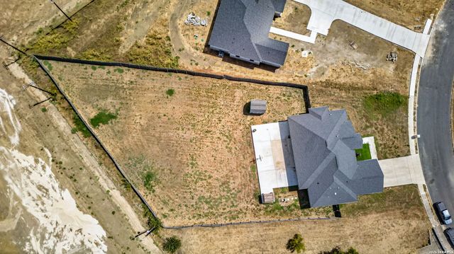 726 Abbott Cv, St Hedwig, TX 78152