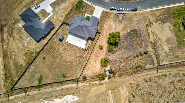 726 Abbott Cv, St Hedwig, TX 78152