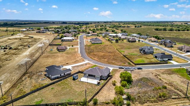 726 Abbott Cv, St Hedwig, TX 78152