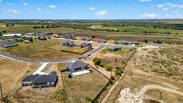726 Abbott Cv, St Hedwig, TX 78152