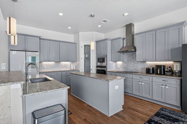 726 Abbott Cv, St Hedwig, TX 78152