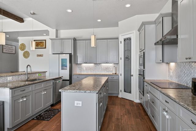 726 Abbott Cv, St Hedwig, TX 78152