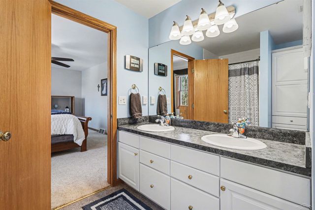 8782 Valleyview Court, Saginaw, MI 48609