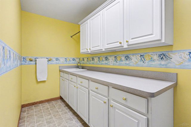 8782 Valleyview Court, Saginaw, MI 48609