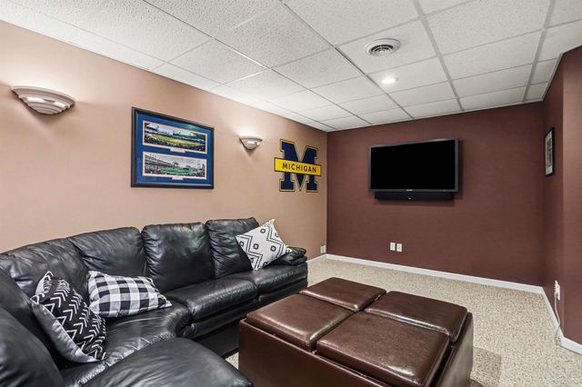 8782 Valleyview Court, Saginaw, MI 48609