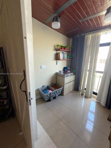 9443 Fontainebleau Blvd 209, Miami, FL 33172