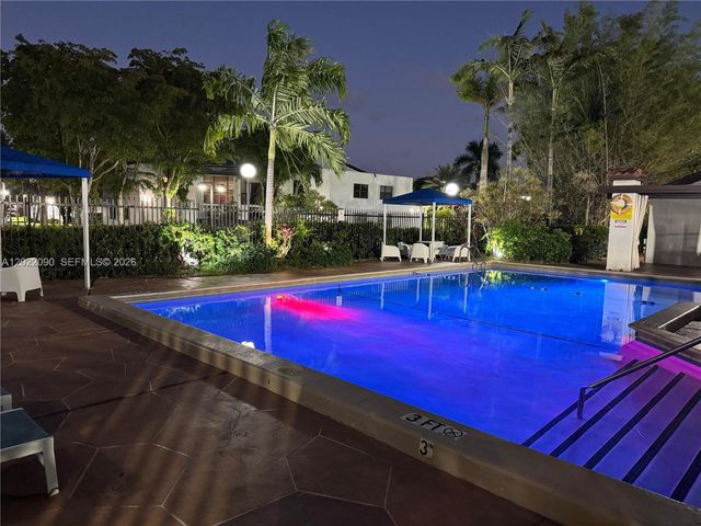 9443 Fontainebleau Blvd 209, Miami, FL 33172