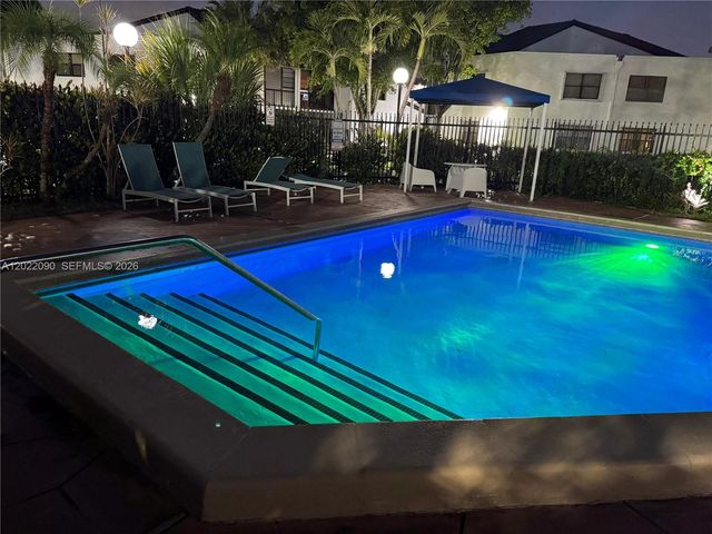 9443 Fontainebleau Blvd 209, Miami, FL 33172