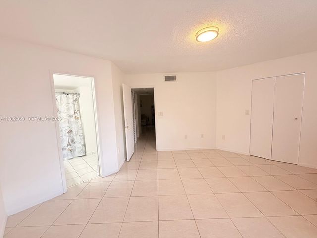 9443 Fontainebleau Blvd 209, Miami, FL 33172