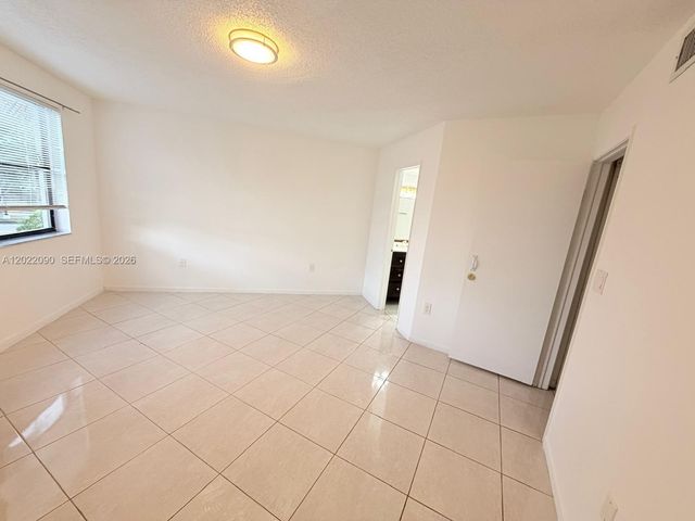 9443 Fontainebleau Blvd 209, Miami, FL 33172