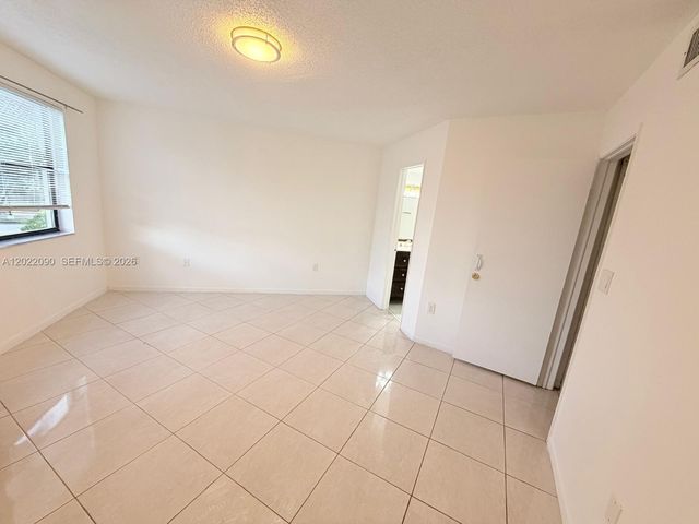 9443 Fontainebleau Blvd 209, Miami, FL 33172