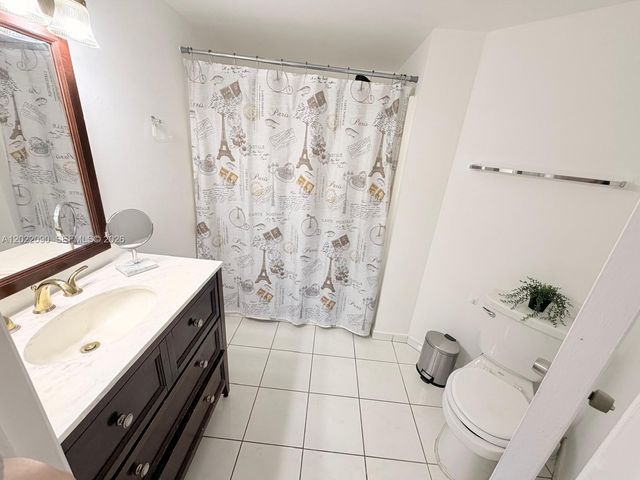 9443 Fontainebleau Blvd 209, Miami, FL 33172