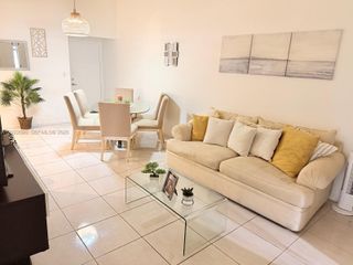 9443 Fontainebleau Blvd 209, Miami, FL 33172