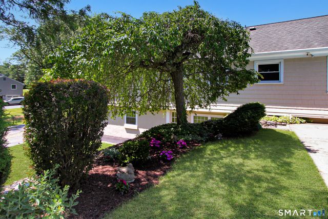 21 Twin Circle Drive, Trumbull, CT 06611