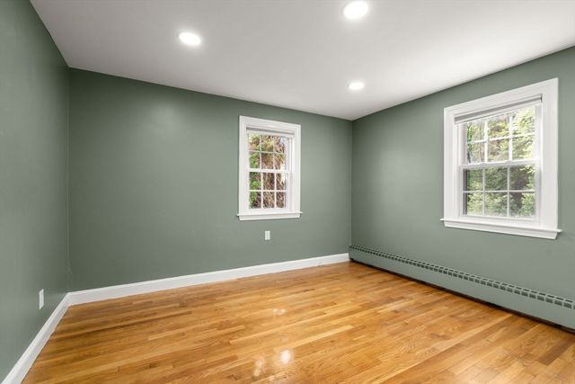 15 Marie St, Tewksbury, MA 01876