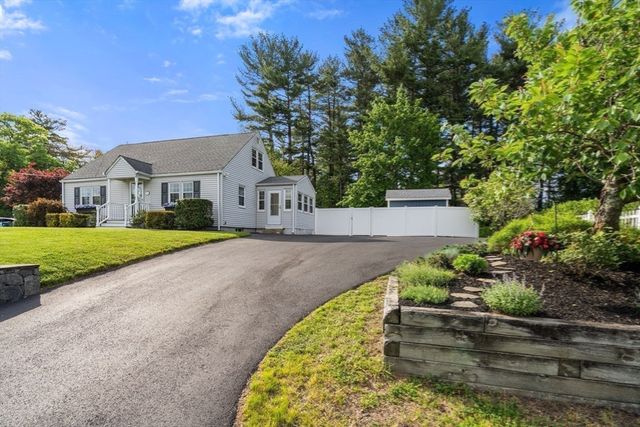 15 Marie St, Tewksbury, MA 01876