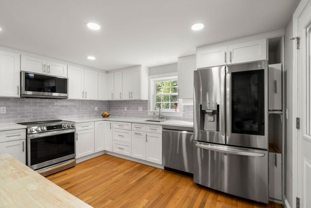 15 Marie St, Tewksbury, MA 01876