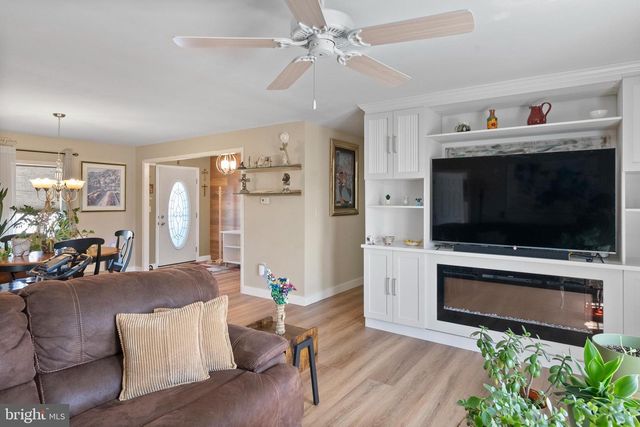 2088 BURLINGTON CIRCLE, Williamstown, NJ 08094