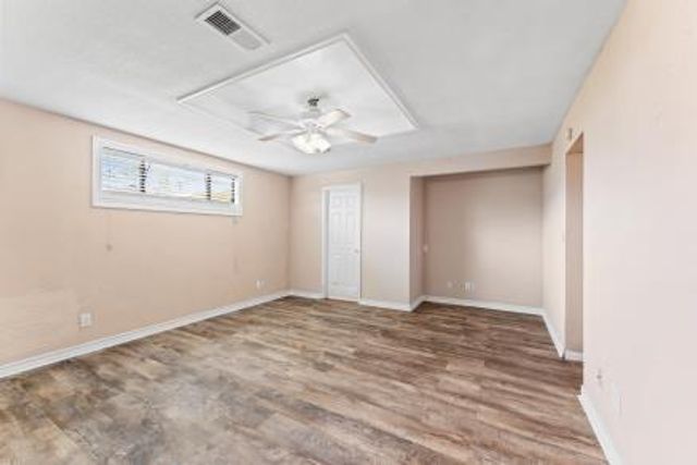109 Cedar Street, Highlands, TX 77562