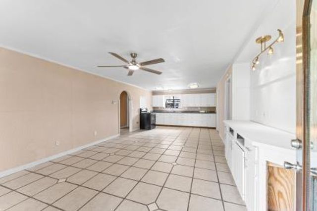 109 Cedar Street, Highlands, TX 77562