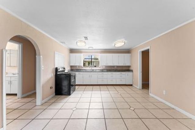 109 Cedar Street, Highlands, TX 77562