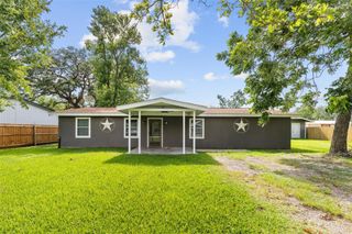 109 Cedar Street, Highlands, TX 77562