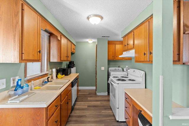 9424 Vista Park Drive, New Haven, IN 46774