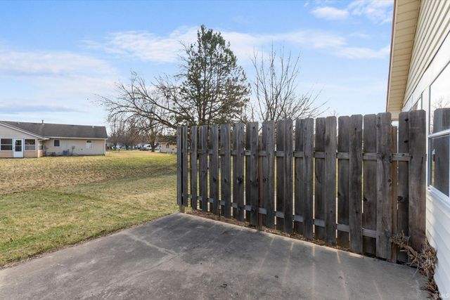 9424 Vista Park Drive, New Haven, IN 46774