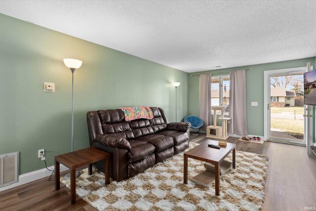 9424 Vista Park Drive, New Haven, IN 46774