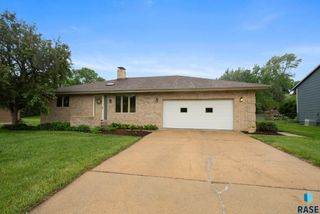 6013 W Silver Valley Dr, Sioux Falls, SD 57106