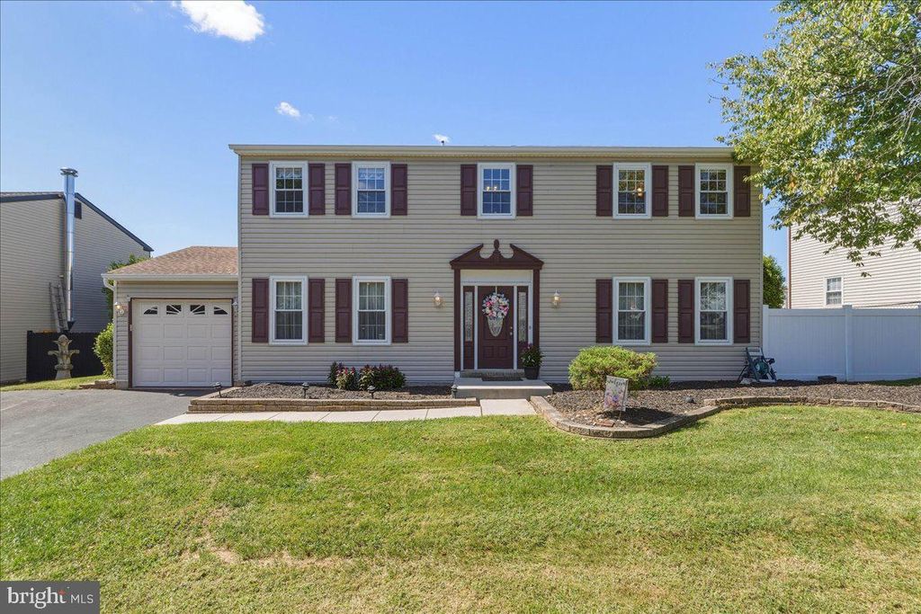 1527 BARNSWALLOW DR, BENSALEM, PA 19020 — exterior