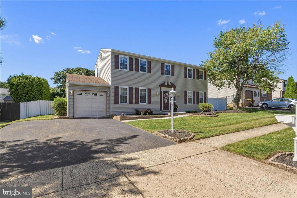 1527 BARNSWALLOW DR, BENSALEM, PA 19020 — photo 2