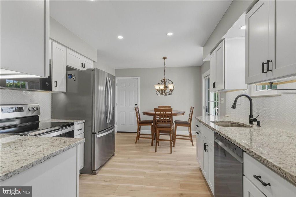 1527 BARNSWALLOW DR, BENSALEM, PA 19020 — photo 5