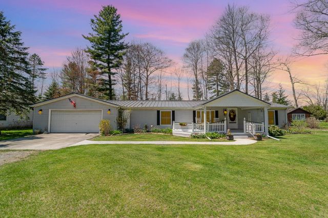 2423 West Drive, Tawas City, MI 48763