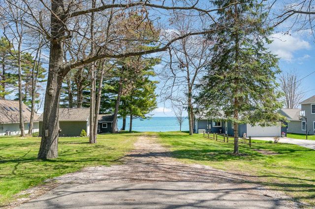2423 West Drive, Tawas City, MI 48763