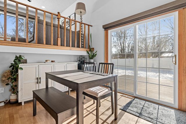 631 Conestoga Trail, Chanhassen, MN 55317