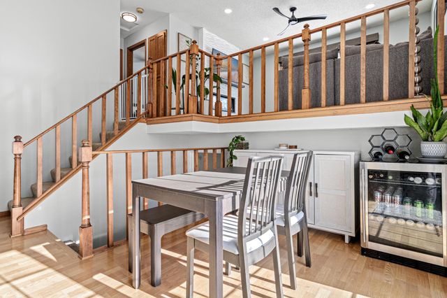 631 Conestoga Trail, Chanhassen, MN 55317