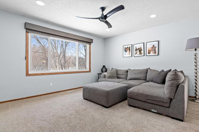 631 Conestoga Trail, Chanhassen, MN 55317