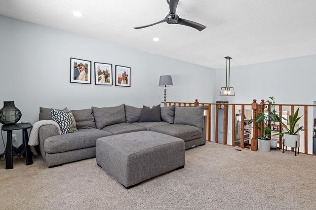 631 Conestoga Trail, Chanhassen, MN 55317