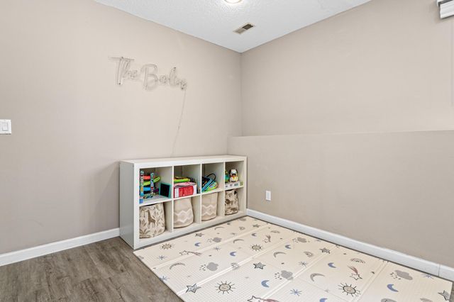 631 Conestoga Trail, Chanhassen, MN 55317