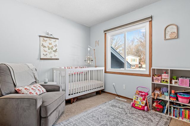 631 Conestoga Trail, Chanhassen, MN 55317