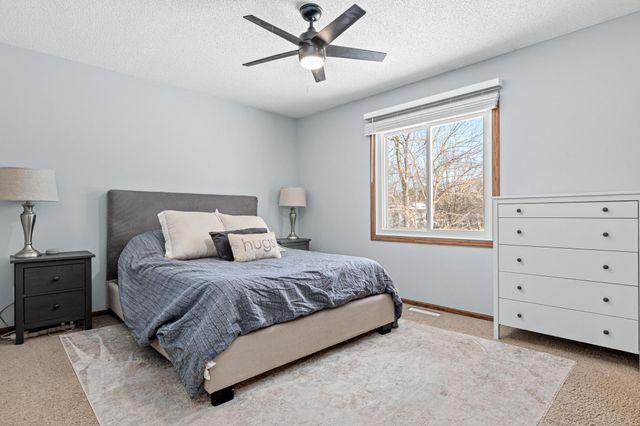 631 Conestoga Trail, Chanhassen, MN 55317