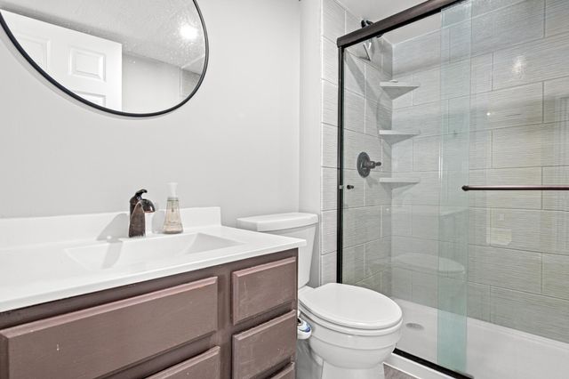 631 Conestoga Trail, Chanhassen, MN 55317