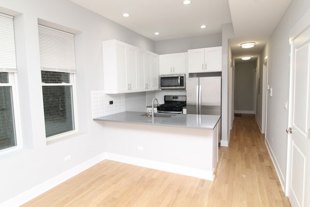 1411 W taylor Street 3F, Chicago, IL 60607