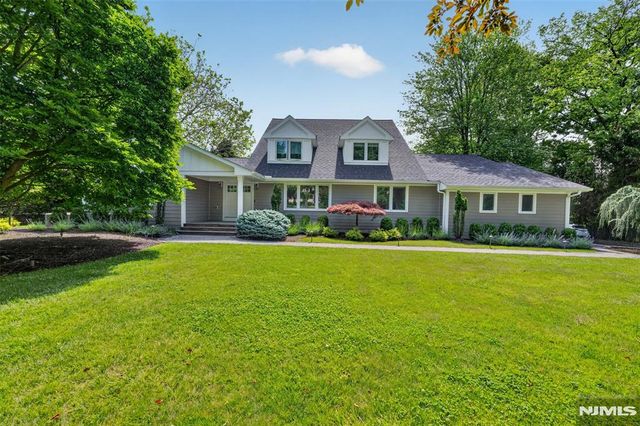 22 Glen Carl Road, Upper Saddle River, NJ 07458