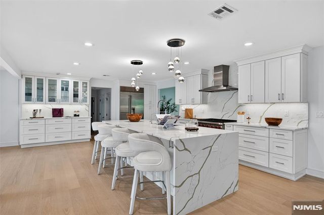 22 Glen Carl Road, Upper Saddle River, NJ 07458
