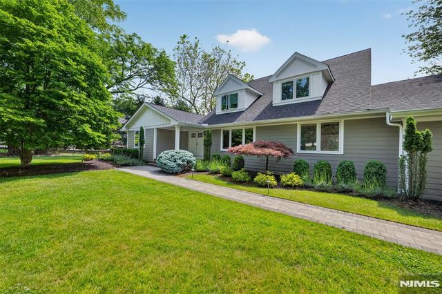 22 Glen Carl Road, Upper Saddle River, NJ 07458